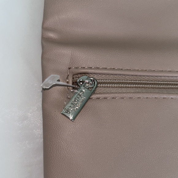 LIKE NEW Valentino Parfums Blush Foldover Clutch - Picture 7 of 12